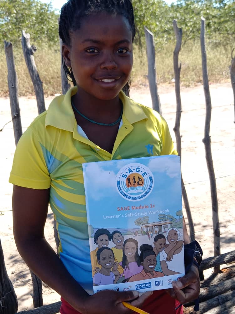 Tjandapiwa holding a SAGE booklet
